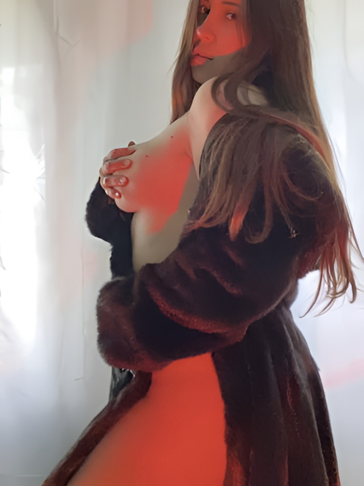 Регина привлекательная девушка из Новотитаровская цена от 2000 руб