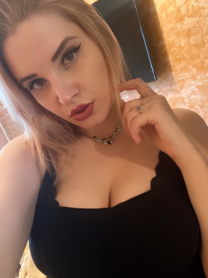 Роксана привлекательная девушка из Новотитаровская цена от 2000 руб