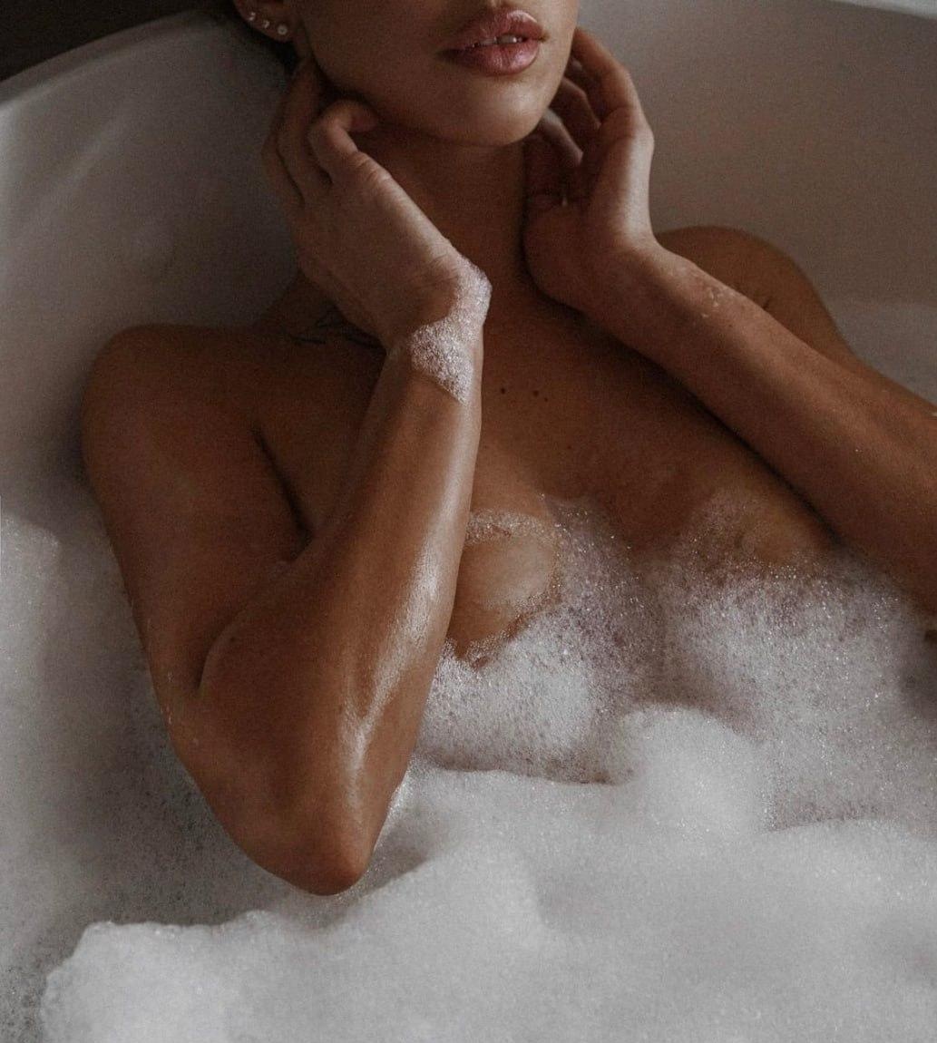 Галина привлекательная девушка из Новотитаровская цена от 5000 руб